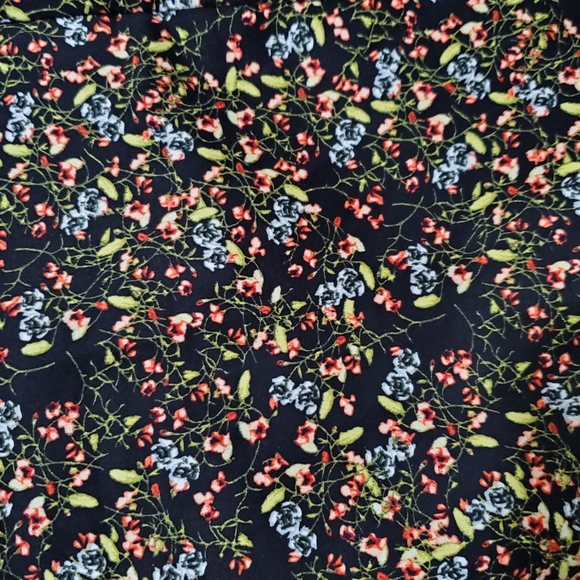 Floral Patterned Shorts - Picture 7 of 9